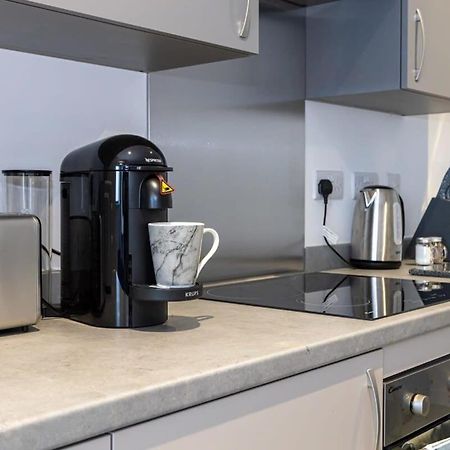 Modern 2 Bed Salford Apartment Stunning Views Manchester Eksteriør billede