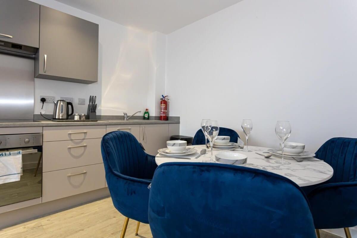 Modern 2 Bed Salford Apartment Stunning Views Manchester Eksteriør billede