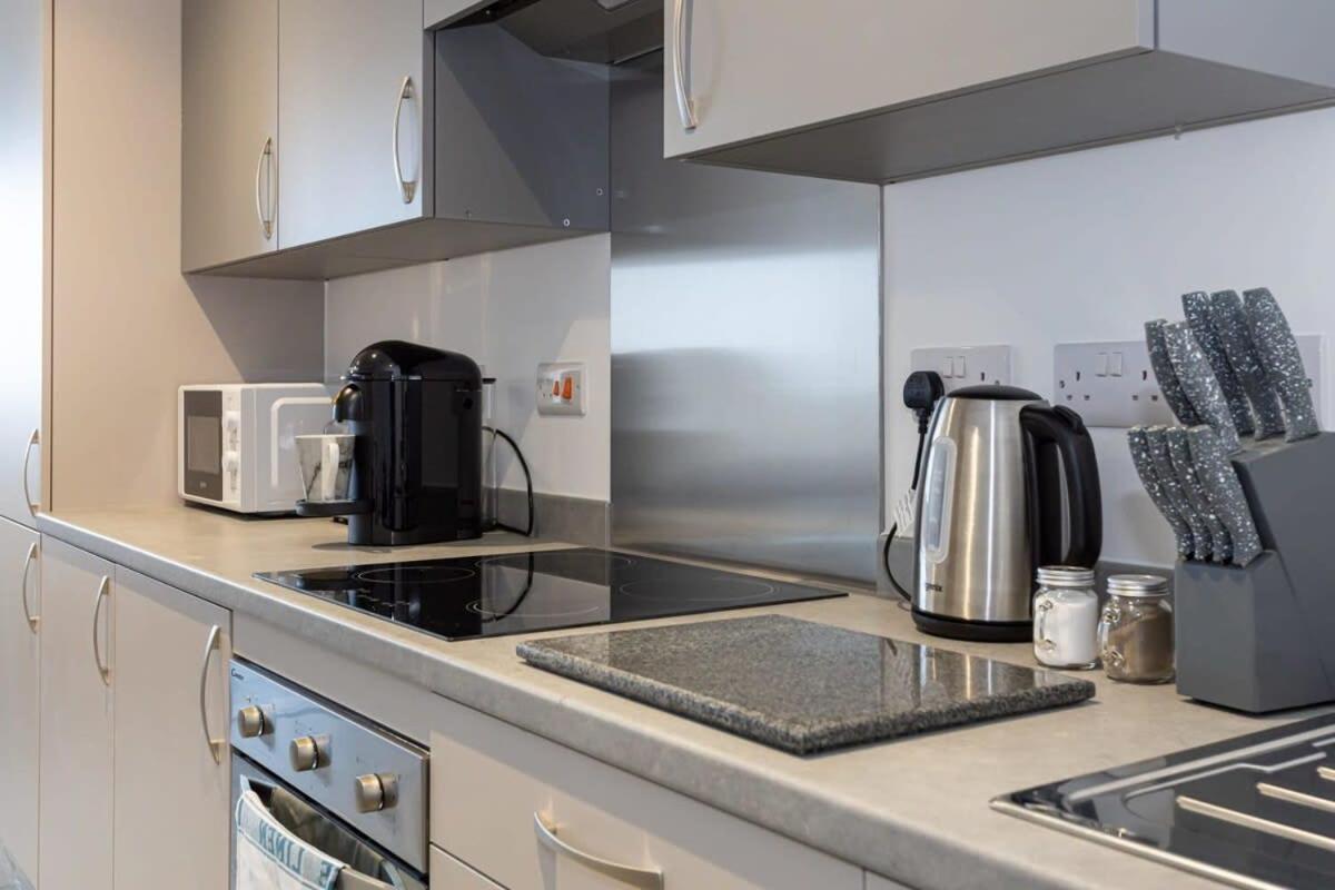 Modern 2 Bed Salford Apartment Stunning Views Manchester Eksteriør billede