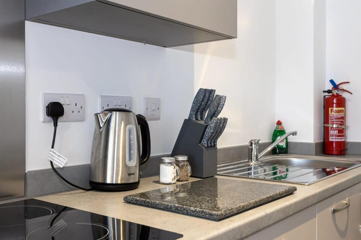 Modern 2 Bed Salford Apartment Stunning Views Manchester Eksteriør billede