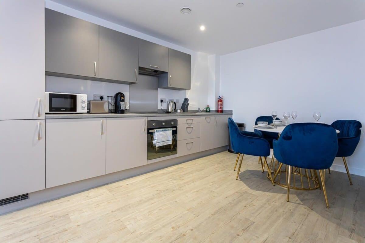 Modern 2 Bed Salford Apartment Stunning Views Manchester Eksteriør billede