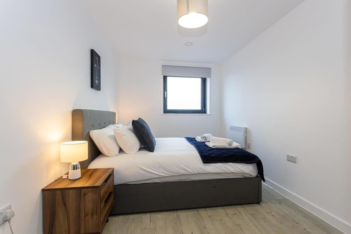 Modern 2 Bed Salford Apartment Stunning Views Manchester Eksteriør billede
